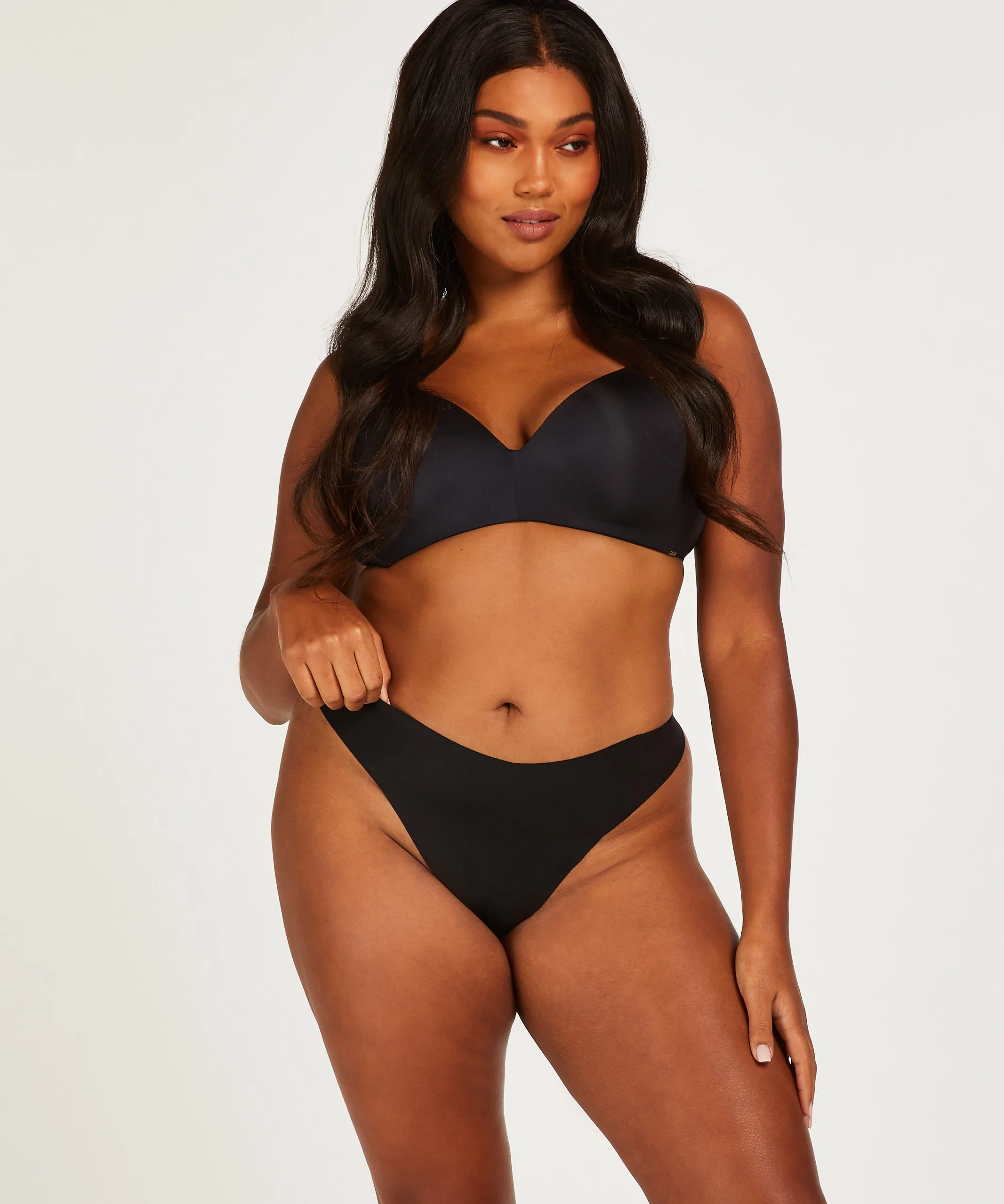 Hoch Ausgeschnittener String Invisible - Schwarz 5 Hoch Ausgeschnittener String Invisible - Schwarz - Image 4